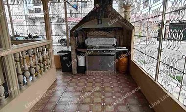 Vendo casa esquinera de una planta y media de 4 dormitorios en la Alborada XI etapa