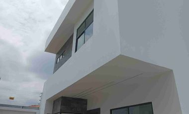 VENDO CASA INDEPENDIENTE, CON ACABADOS DE LUJO