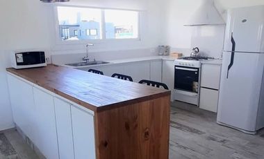 CASA TRES DORMITORIOS EN COUNTRY PUERTO DEL AGUILA-AMOBLADA-POTRERO DE GARAY-CORDOBA