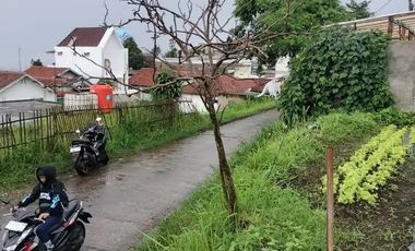Tanah lokasi terbaik di kawasan lembang pinggir jalan desa, udara sejuk pegunungan,recommend di bangun villa sangat cocok untuk tempat tinggal.