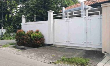 Di sewakan dkt SMA 5 bisa parkir 2 mobil 10 menit ke RS Muwardi -UNS