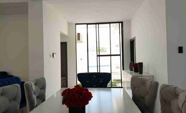 VENDO CASA DE LUJO CON HABITACIÓN EN PLANTA BAJA Y PISCINA