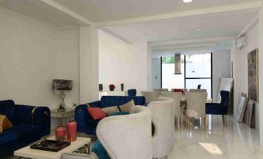 VENDO CASA DE LUJO CON HABITACIÓN EN PLANTA BAJA Y PISCINA