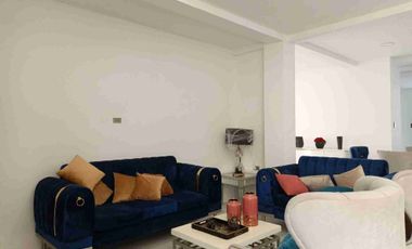 VENDO CASA DE LUJO CON HABITACIÓN EN PLANTA BAJA Y PISCINA