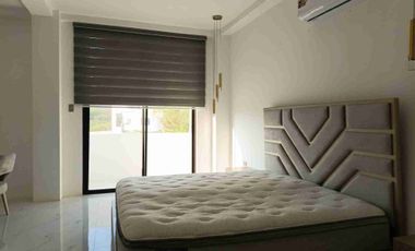 VENDO CASA DE LUJO CON HABITACIÓN EN PLANTA BAJA Y PISCINA