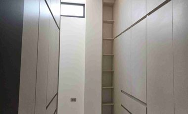 VENDO CASA DE LUJO CON HABITACIÓN EN PLANTA BAJA Y PISCINA