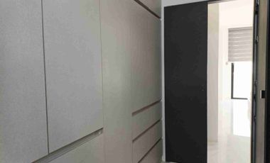 VENDO CASA DE LUJO CON HABITACIÓN EN PLANTA BAJA Y PISCINA