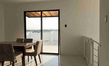 VENDO CASA DE LUJO CON HABITACIÓN EN PLANTA BAJA Y PISCINA