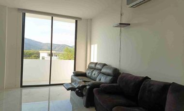 VENDO CASA DE LUJO CON HABITACIÓN EN PLANTA BAJA Y PISCINA