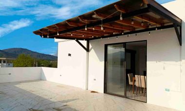 VENDO CASA DE LUJO CON HABITACIÓN EN PLANTA BAJA Y PISCINA