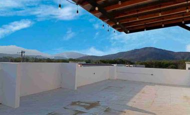 VENDO CASA DE LUJO CON HABITACIÓN EN PLANTA BAJA Y PISCINA