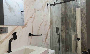 VENDO CASA DE LUJO CON HABITACIÓN EN PLANTA BAJA Y PISCINA