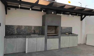 VENDO CASA DE LUJO CON HABITACIÓN EN PLANTA BAJA Y PISCINA