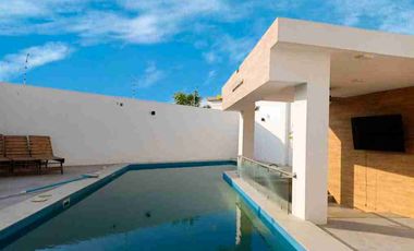 VENDO CASA DE LUJO CON HABITACIÓN EN PLANTA BAJA Y PISCINA