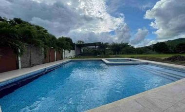 VENDO CASA DE UN SOLO PISO, CON LOSA, DENTRO DE URBANIZACIÓN, CRÉDITO MITI MITI