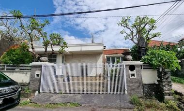 Dijual rumah posisi hook siap huni selangkah dari Mall Living World Denpasar Bali