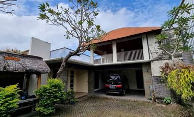 Dijual rumah posisi hook siap huni selangkah dari Mall Living World Denpasar Bali