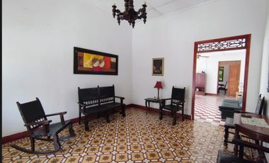 SE VENDE HERMOSA CASA EN EL BARRIO PRADO EXCELENTE UBICACIÓN, CON AREA DE 612MTS