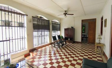 SE VENDE HERMOSA CASA EN EL BARRIO PRADO EXCELENTE UBICACIÓN, CON AREA DE 612MTS