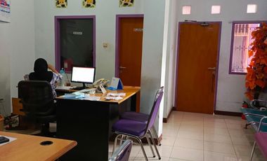 Dijual Cepat Kantor Bus Pariwisata PO Deborah Jln. Margonda Raya Depok.