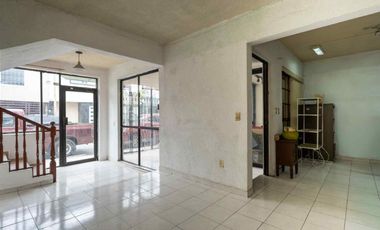 Local COMERCIAL en Guadalupe con Infraestructura para Cámara Fría (1 Cuarto Aislado). Ideal Florería/Farmacia. Uso de suelo Comercial.