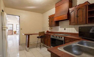 Local COMERCIAL en Guadalupe con Infraestructura para Cámara Fría (1 Cuarto Aislado). Ideal Florería/Farmacia. Uso de suelo Comercial.