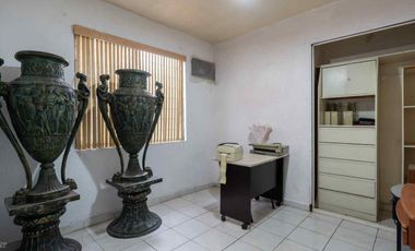 Local COMERCIAL en Guadalupe con Infraestructura para Cámara Fría (1 Cuarto Aislado). Ideal Florería/Farmacia. Uso de suelo Comercial.