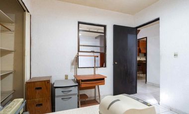 Local COMERCIAL en Guadalupe con Infraestructura para Cámara Fría (1 Cuarto Aislado). Ideal Florería/Farmacia. Uso de suelo Comercial.