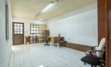 Local COMERCIAL en Guadalupe con Infraestructura para Cámara Fría (1 Cuarto Aislado). Ideal Florería/Farmacia. Uso de suelo Comercial.