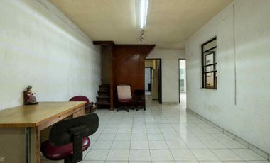 Local COMERCIAL en Guadalupe con Infraestructura para Cámara Fría (1 Cuarto Aislado). Ideal Florería/Farmacia. Uso de suelo Comercial.