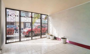 Local COMERCIAL en Guadalupe con Infraestructura para Cámara Fría (1 Cuarto Aislado). Ideal Florería/Farmacia. Uso de suelo Comercial.