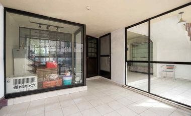 Local COMERCIAL en Guadalupe con Infraestructura para Cámara Fría (1 Cuarto Aislado). Ideal Florería/Farmacia. Uso de suelo Comercial.