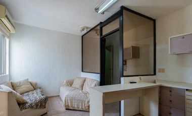 Local COMERCIAL en Guadalupe con Infraestructura para Cámara Fría (1 Cuarto Aislado). Ideal Florería/Farmacia. Uso de suelo Comercial.