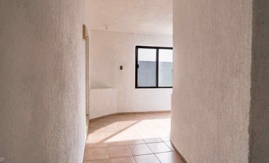 Local COMERCIAL en Guadalupe con Infraestructura para Cámara Fría (1 Cuarto Aislado). Ideal Florería/Farmacia. Uso de suelo Comercial.