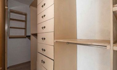 Local COMERCIAL en Guadalupe con Infraestructura para Cámara Fría (1 Cuarto Aislado). Ideal Florería/Farmacia. Uso de suelo Comercial.