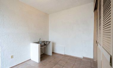 Local COMERCIAL en Guadalupe con Infraestructura para Cámara Fría (1 Cuarto Aislado). Ideal Florería/Farmacia. Uso de suelo Comercial.