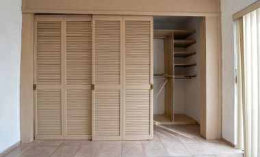 Local COMERCIAL en Guadalupe con Infraestructura para Cámara Fría (1 Cuarto Aislado). Ideal Florería/Farmacia. Uso de suelo Comercial.