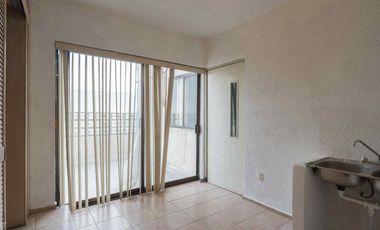 Local COMERCIAL en Guadalupe con Infraestructura para Cámara Fría (1 Cuarto Aislado). Ideal Florería/Farmacia. Uso de suelo Comercial.