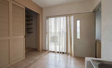 Local COMERCIAL en Guadalupe con Infraestructura para Cámara Fría (1 Cuarto Aislado). Ideal Florería/Farmacia. Uso de suelo Comercial.