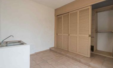 Local COMERCIAL en Guadalupe con Infraestructura para Cámara Fría (1 Cuarto Aislado). Ideal Florería/Farmacia. Uso de suelo Comercial.