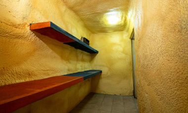 Local COMERCIAL en Guadalupe con Infraestructura para Cámara Fría (1 Cuarto Aislado). Ideal Florería/Farmacia. Uso de suelo Comercial.