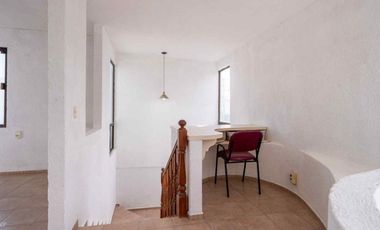 Local COMERCIAL en Guadalupe con Infraestructura para Cámara Fría (1 Cuarto Aislado). Ideal Florería/Farmacia. Uso de suelo Comercial.