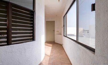 Local COMERCIAL en Guadalupe con Infraestructura para Cámara Fría (1 Cuarto Aislado). Ideal Florería/Farmacia. Uso de suelo Comercial.