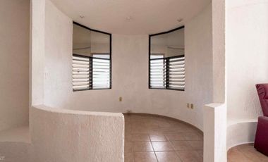 Local COMERCIAL en Guadalupe con Infraestructura para Cámara Fría (1 Cuarto Aislado). Ideal Florería/Farmacia. Uso de suelo Comercial.