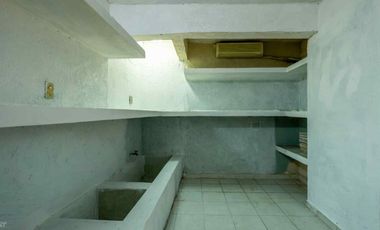 Local COMERCIAL en Guadalupe con Infraestructura para Cámara Fría (1 Cuarto Aislado). Ideal Florería/Farmacia. Uso de suelo Comercial.