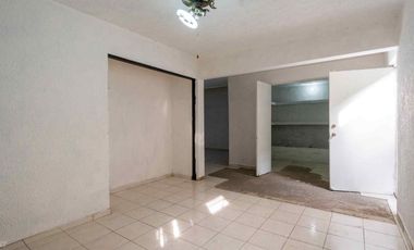 Local COMERCIAL en Guadalupe con Infraestructura para Cámara Fría (1 Cuarto Aislado). Ideal Florería/Farmacia. Uso de suelo Comercial.