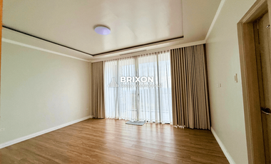 Luxury 4 Bedroom Villa in Clark For Sale with Panoramic Views near Golf Course Sun Valley D'heights