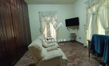 Casa en renta en Centro de Guadalupe, en esquina, ideal para oficina o negocio.