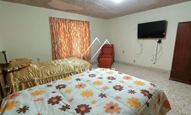 Casa en renta en Centro de Guadalupe, en esquina, ideal para oficina o negocio.
