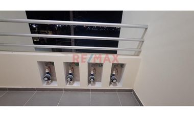 Alquiler De Dpto En 5To Piso Con Estacionamiento En Condominio 